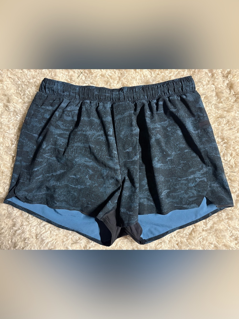 Lululemon athletic shorts women’s size medium black & blue